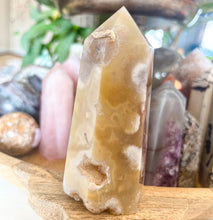 Load image into Gallery viewer, Flower Agate Tower