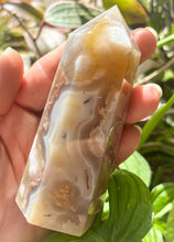 Load image into Gallery viewer, Flower Agate Tower